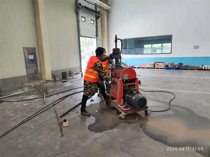 沔城回族镇厂房地面下沉塌陷注浆加固施工